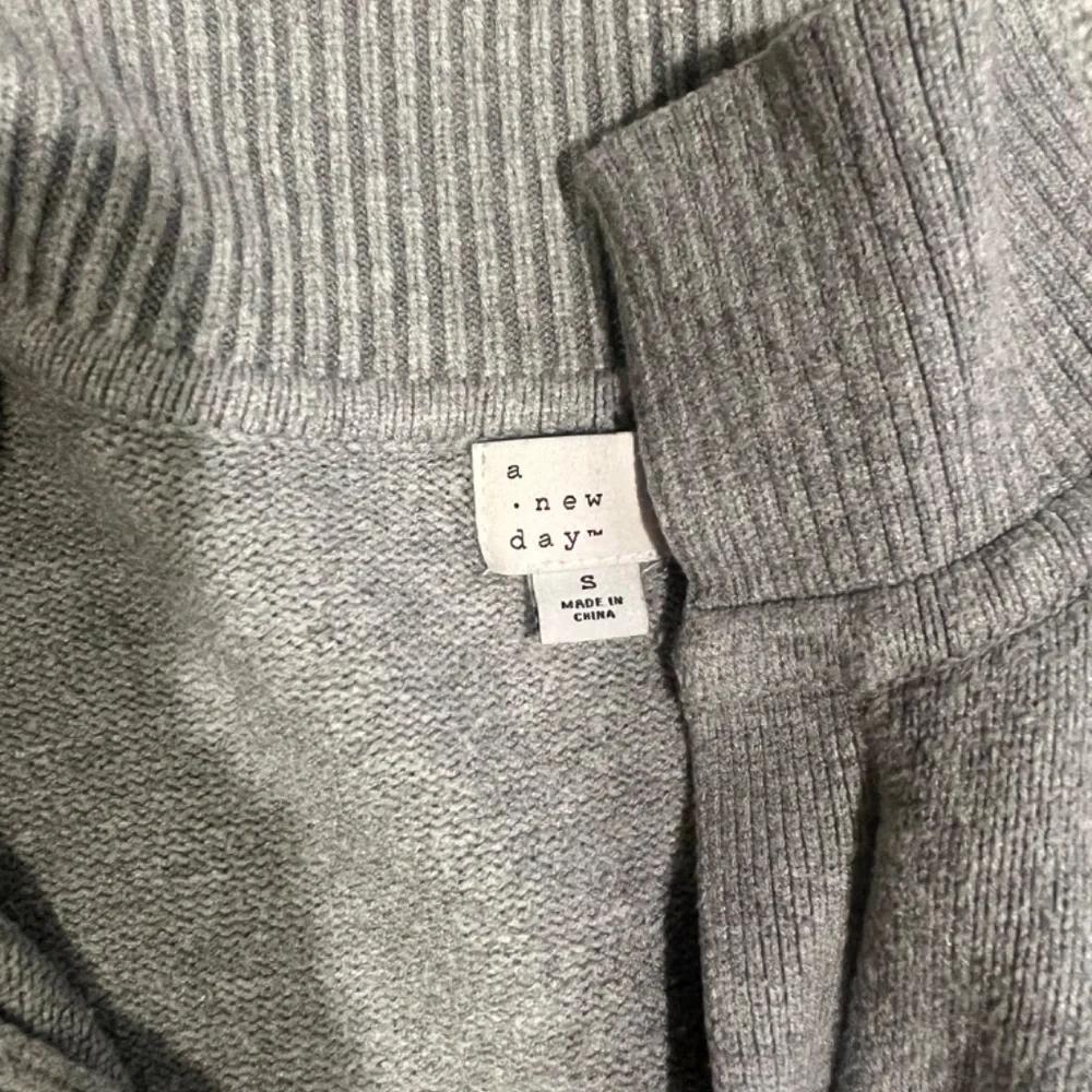 Grey pullover - Picture 2 of 2